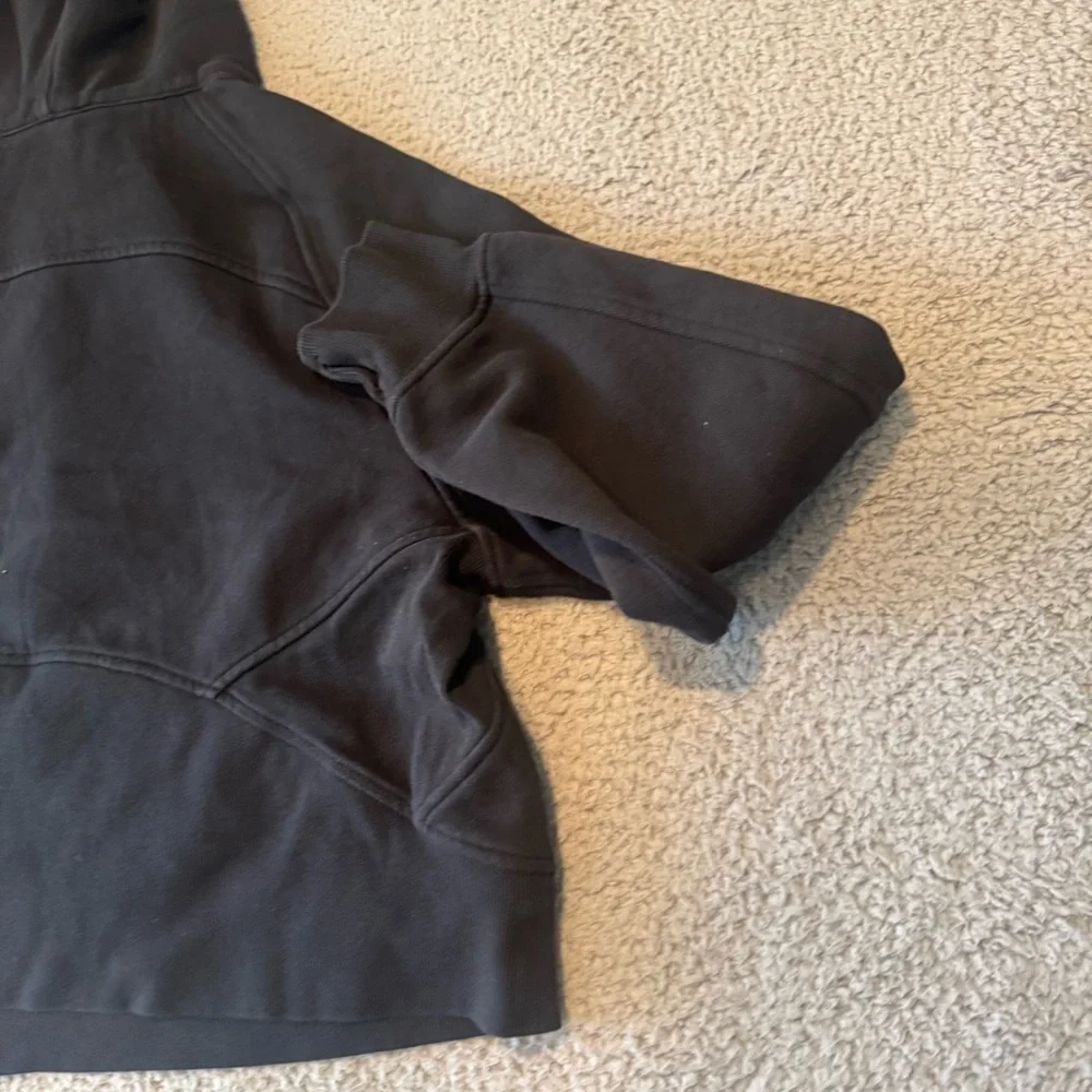 Lululemon Athletica Women's Scuba Oversized 1/2 Zip Cropped Hoodie in Black M/L